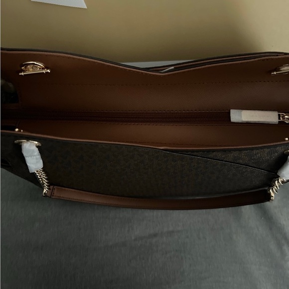 Michael Michael Kors Signature Jet Set Travel Large Chain Shoulder Tote - Picture 4 of 4